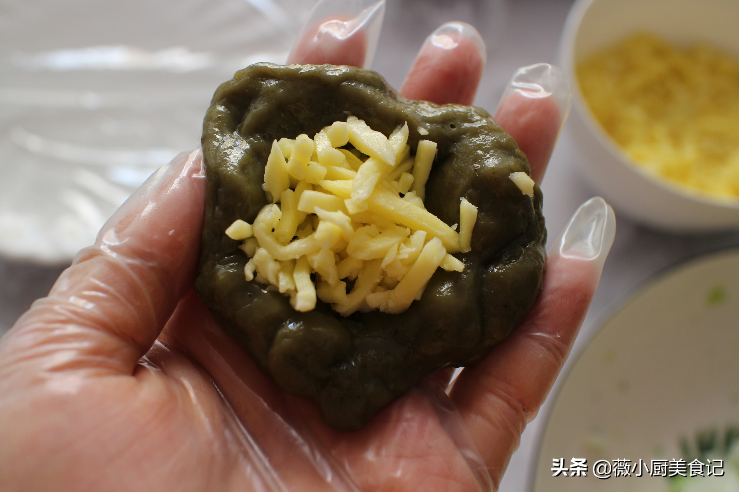 米饭换个吃法既做早餐又当零食,米饭芝士饭团