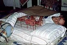 热水袋为什么可以保持那么久,热水袋为什么要少放水