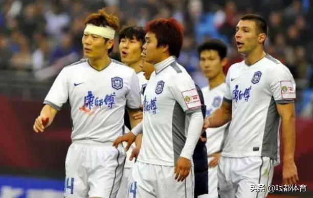 足球之夜天津泰达足协杯冠军,泰达颁奖典礼