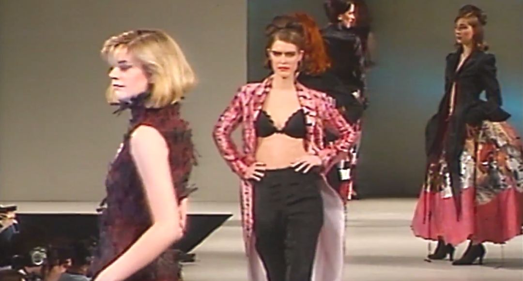 麦昆在时尚界的地位,时尚鬼才麦昆