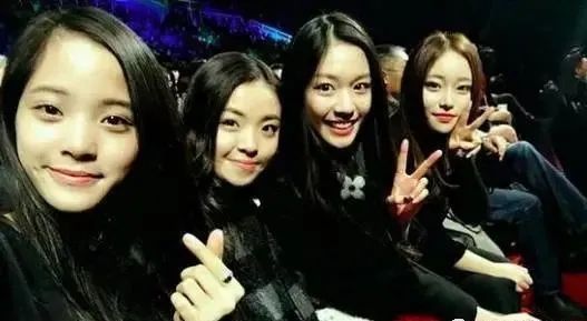 “群聊3姐妹”曾言论惹争议,今王文也逐梦导演圈,另外2位怎样了