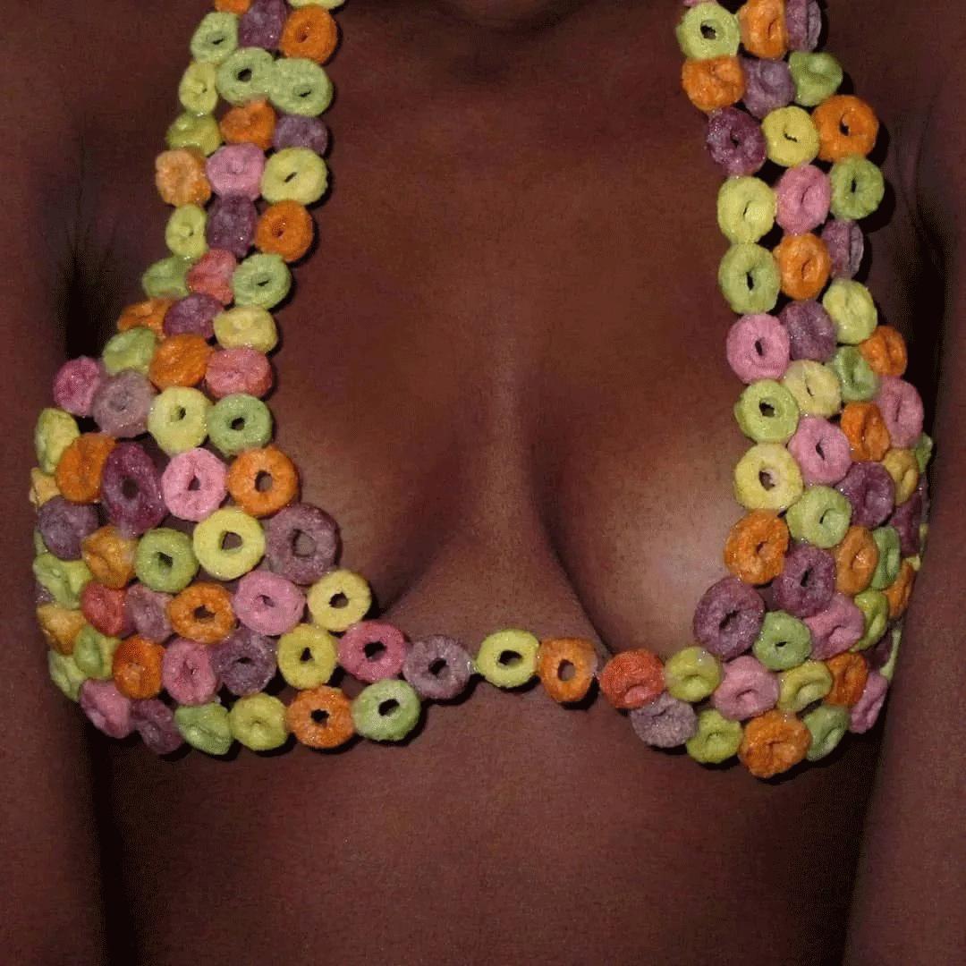 太诱惑了！外国美女把“人体”艺术玩到极致！网友：好大胆好喜欢