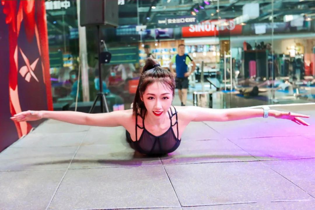 教练向刘国梁汇报工作,向泉教练