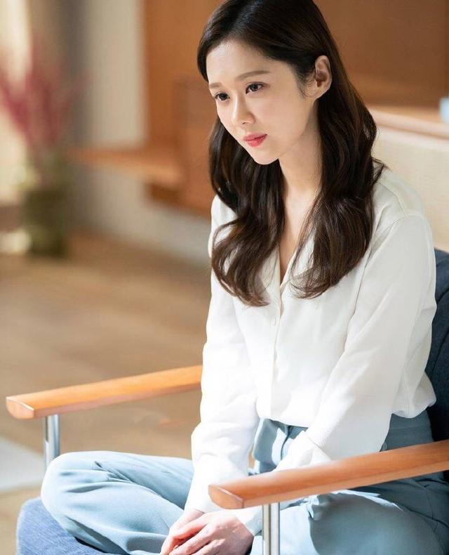 曾经的刁蛮公主张娜拉沦为“服务员”,消失10年她经历了什么