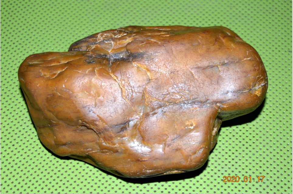 乌鸦皮黄蜡石,难得一见的黄蜡石