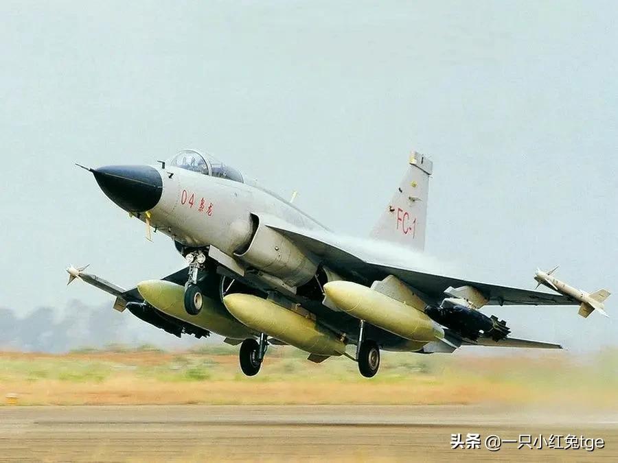 缇庡啗绌哄啗瑁呭澶у叏,閭ｄ簺骞村厰瀛愭悶鍒扮殑瑁呭