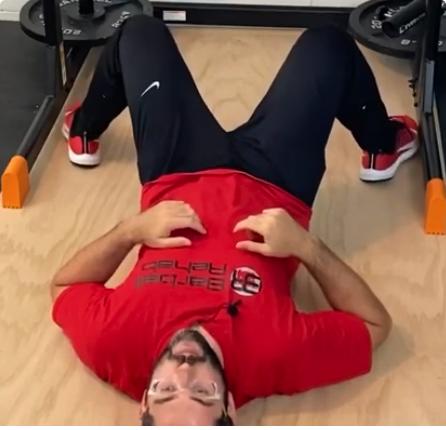 深蹲屁股向一边歪怎么解决,深蹲骨盆偏移都有哪些原因