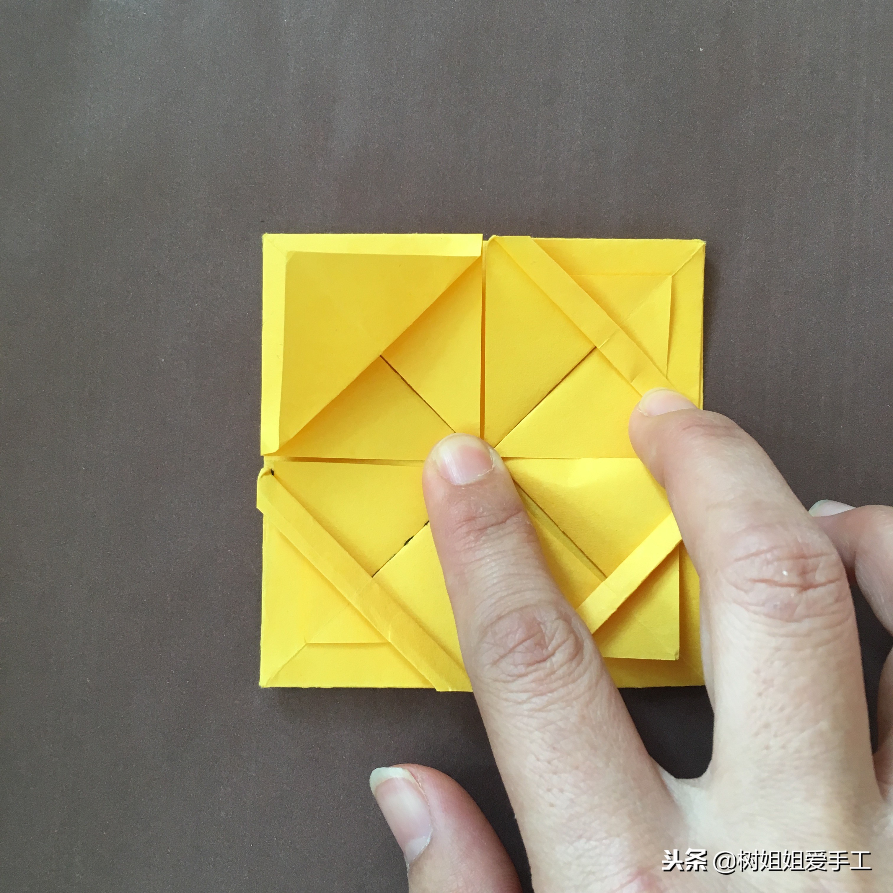 用正方形纸折小花篮,用一张纸折简单漂亮的花篮慢动作