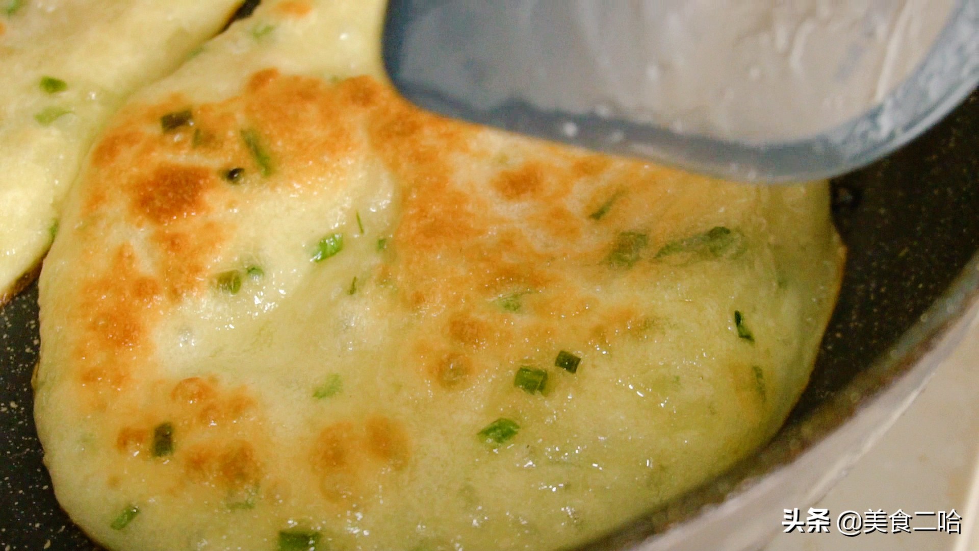 葱花饼怎么做又松又软凉了不硬,家常葱花饼柔软筋道凉了也不硬