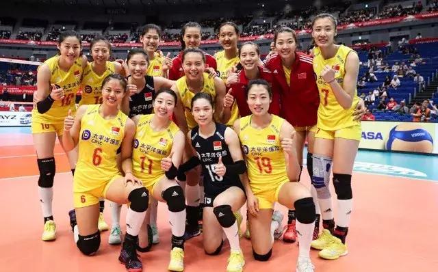 中国女排主力回归第四战对战美国,中国女排为夺冠喝彩