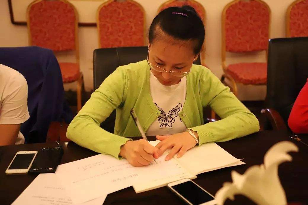 同学聚会说话没人理尴尬,同学聚会敬酒礼仪说话技巧