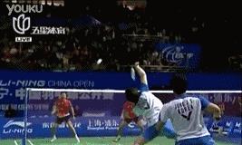 羽毛球双打接杀慢动作图解,羽毛球单打接发花式图解视频教学