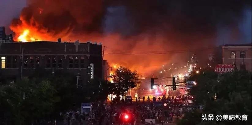 美国白人为什么歧视黑人？