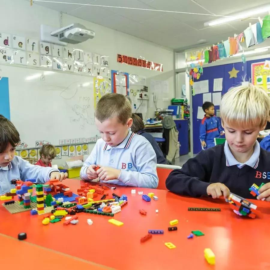 国内的贵族学校，并不是孩子最好的归宿