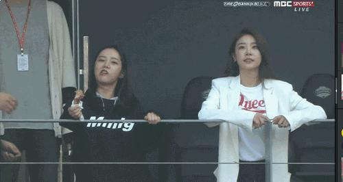 搞笑动图gif微信表情包2019,搞笑动图笑得肚子痛