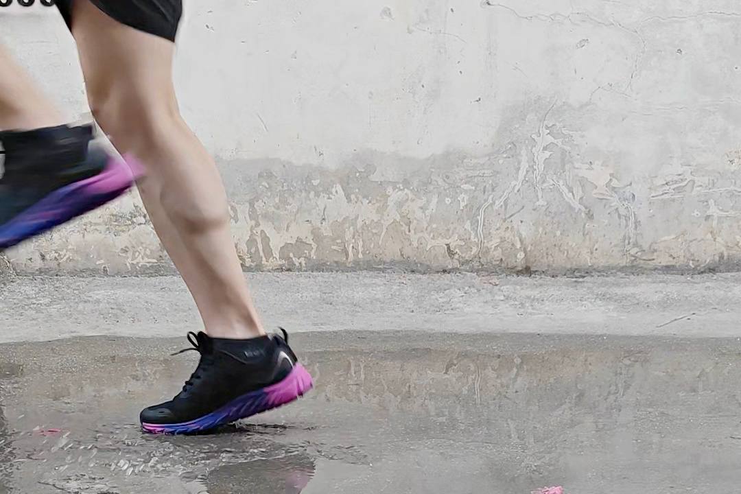 咕咚跑鞋有什么特点和优点,咕咚5k跑鞋体验分享轻便舒适透气