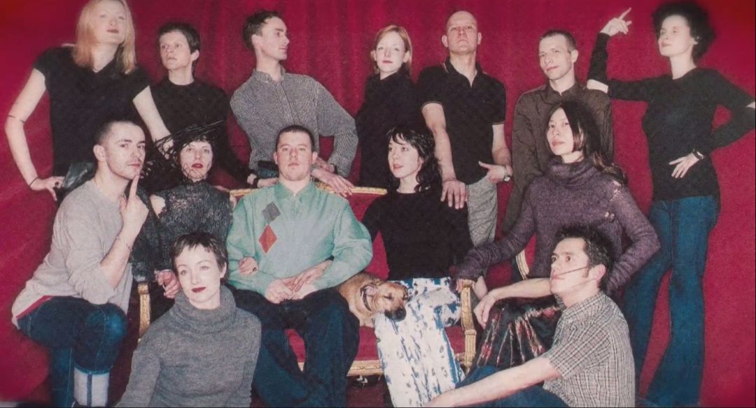 麦昆在时尚界的地位,时尚鬼才麦昆