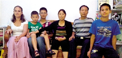 中国乌克兰混血双胞胎最新视频,6年前广东小伙娶乌克兰美女