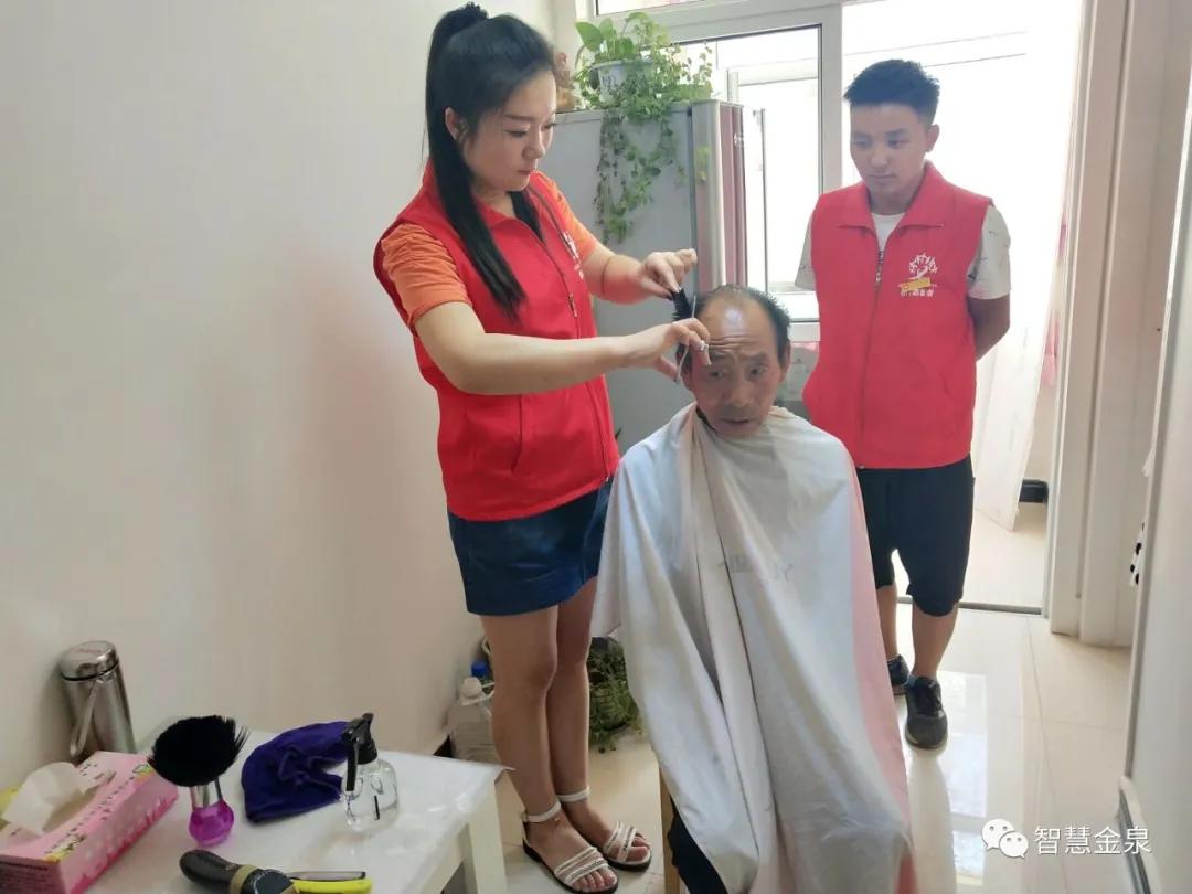 退役军人不褪色返乡基层展芳华,金山区退役军人风采