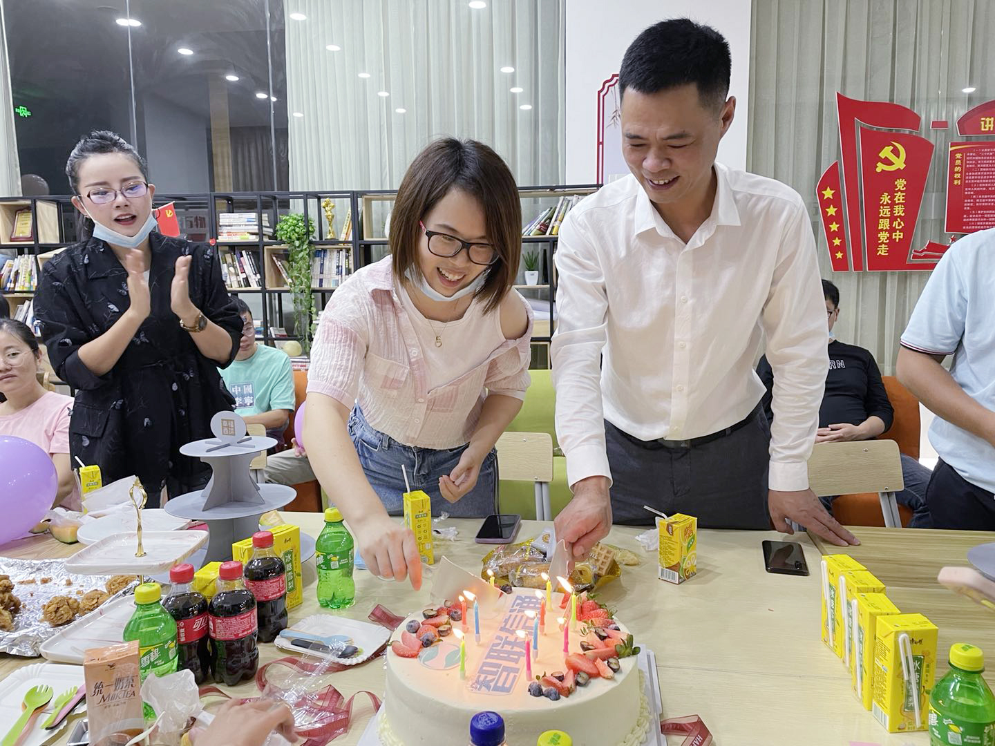 智联信通第三季度生日会暨一线生产员工暖心关怀行动圆满举行