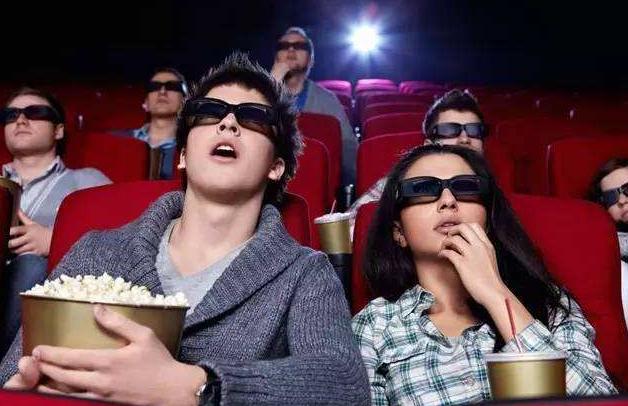 豆瓣7.1,烂番茄26%,精分般的评价背后是两国电影的文化之争