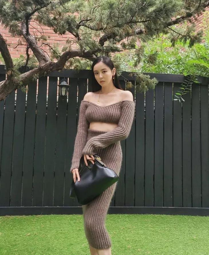 明星同款针织衫日常穿搭,秋天衣服推荐女毛衣