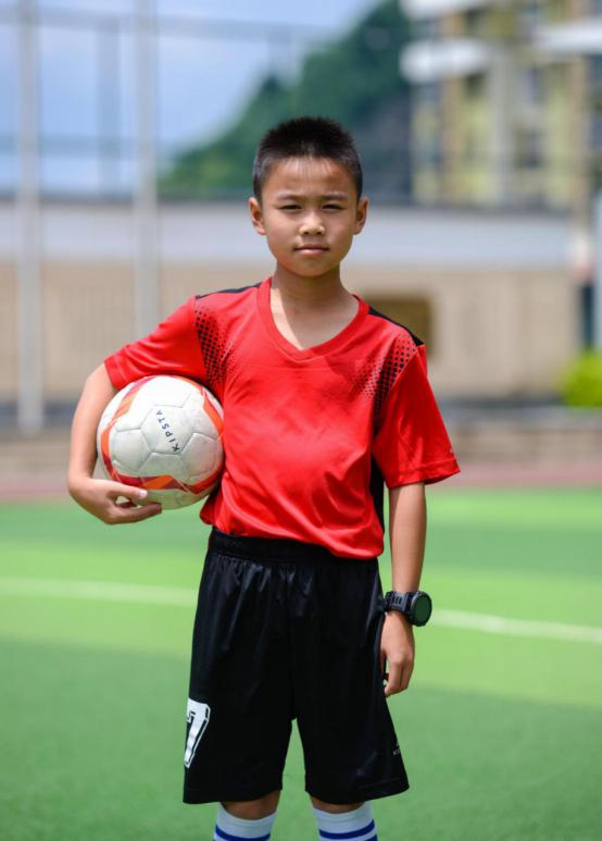 花三小,花三万学足球