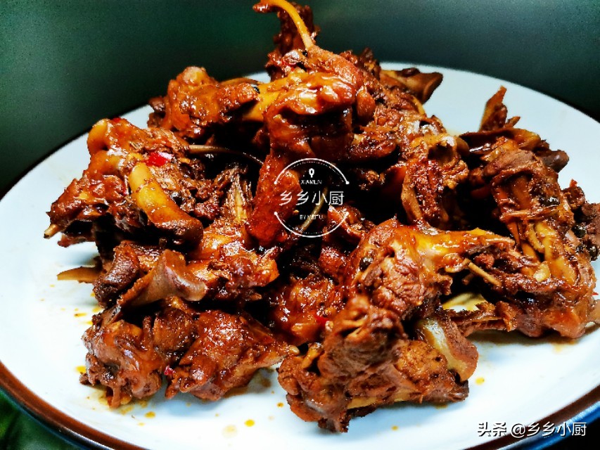 鸡锁骨这么做，色泽红亮，麻辣鲜香，网友直呼太馋人了，求做法