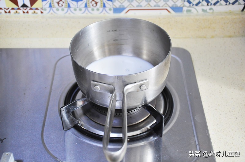 怎样做慕斯蛋糕儿童节,不加鸡蛋的儿童慕斯蛋糕