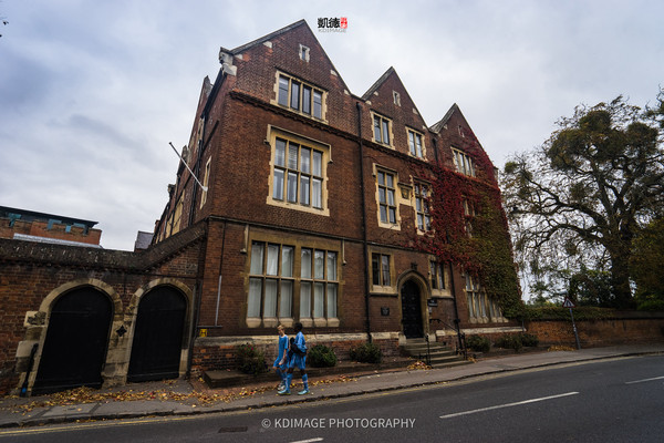 伊顿公学和霍格沃茨哪个好,英国贵族伊顿公学