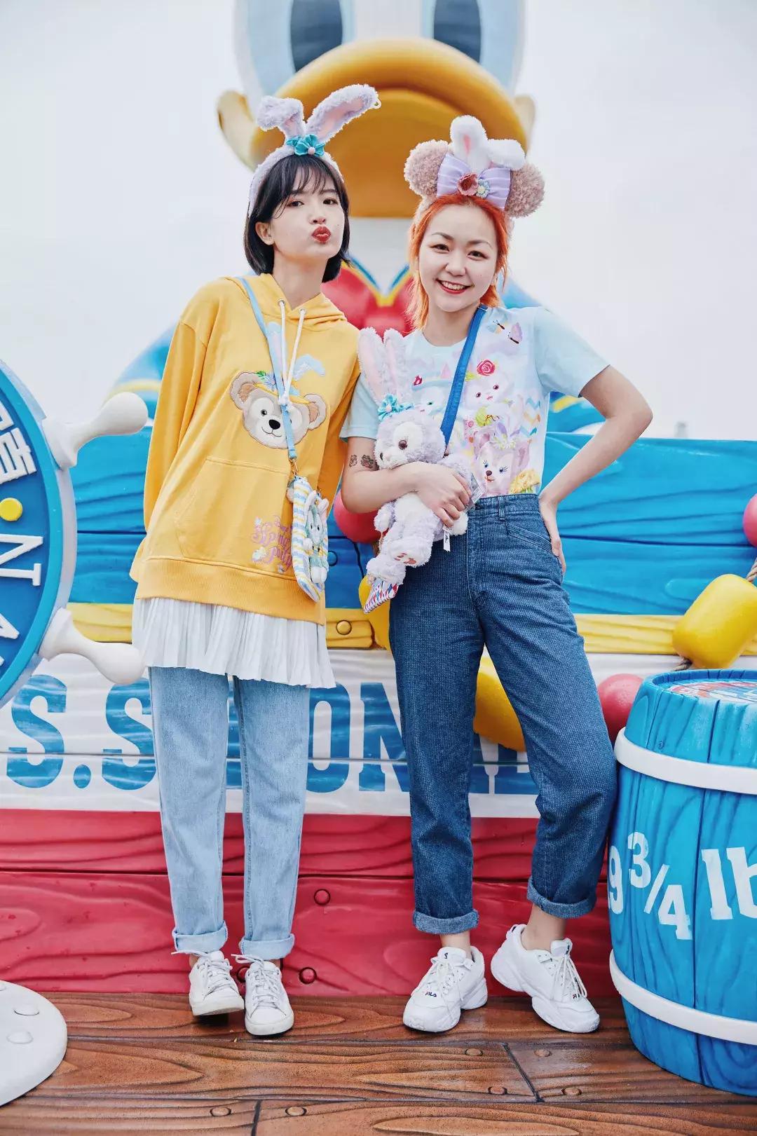 我们在上海迪士尼里玩耍了一天，发现穿的美才能玩的好！