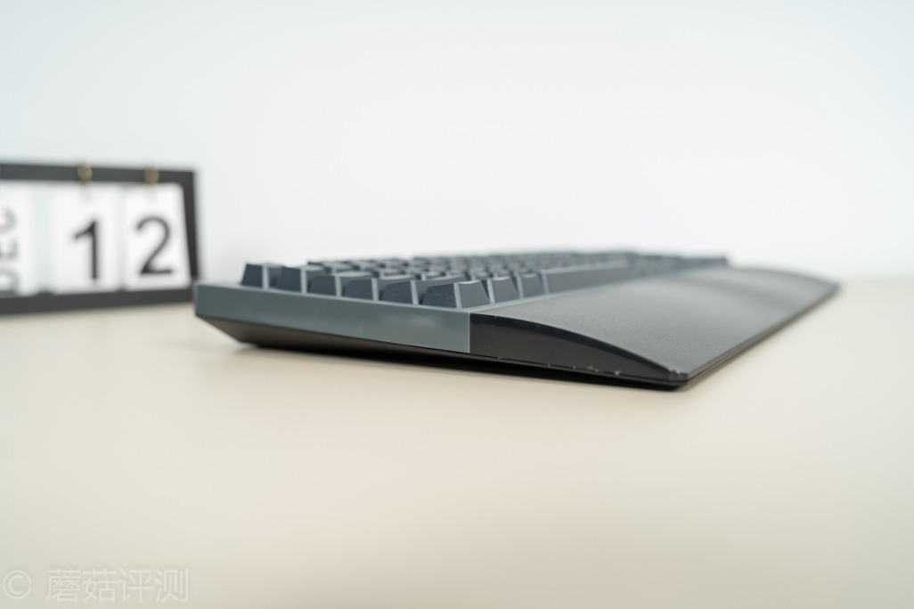 做工细腻手感超好,曜越g821多模电竞机械键盘