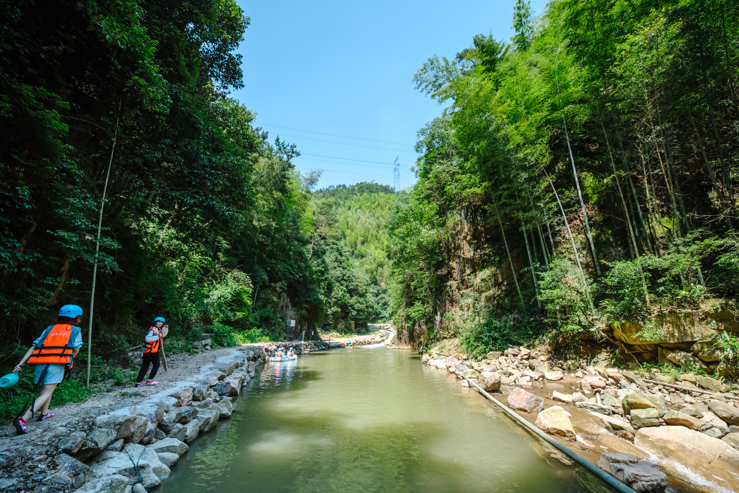 浙江湖州仙龙峡溯溪漂流,安吉仙龙峡溯溪