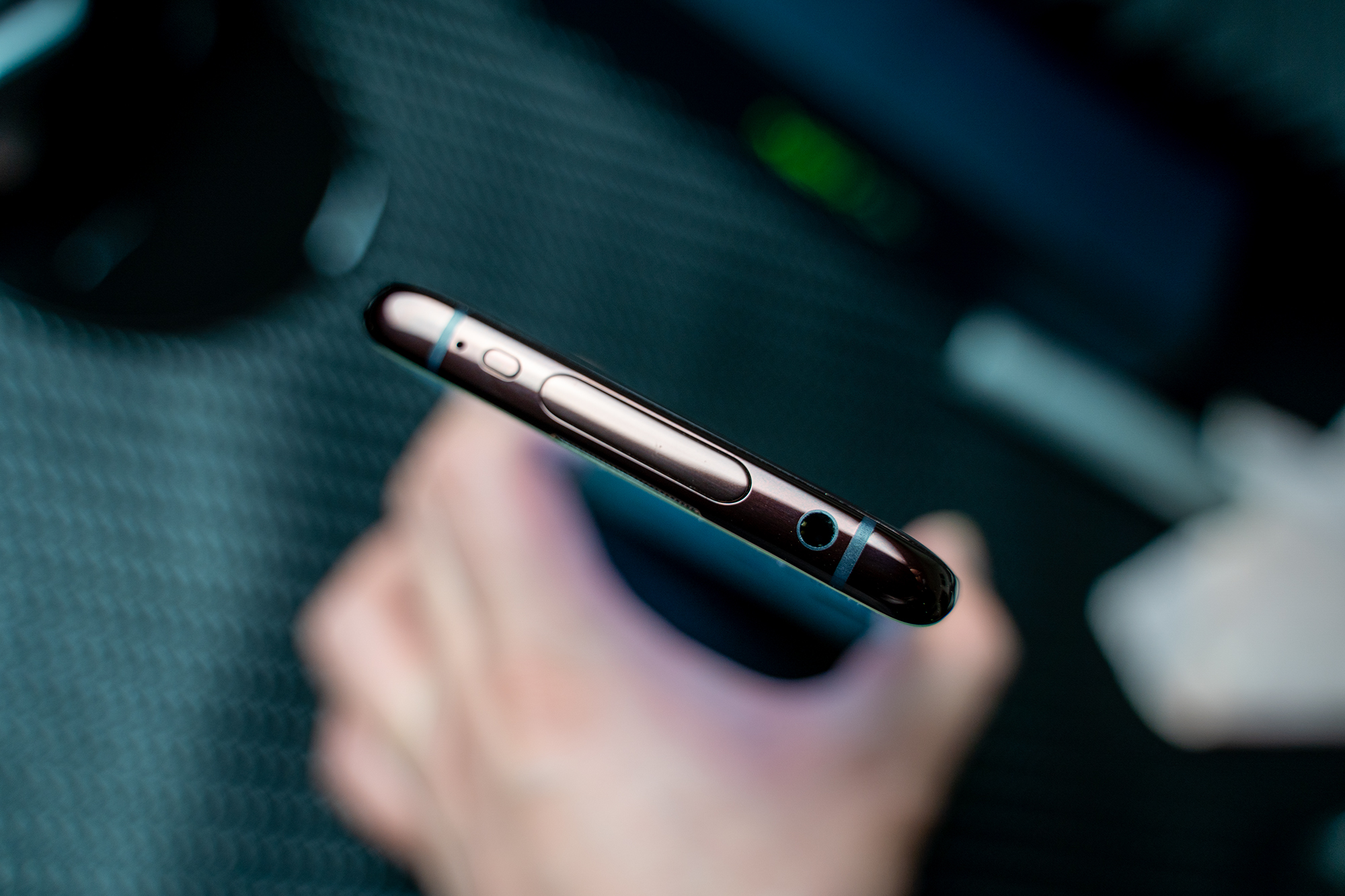 vivonex3搭载骁龙865,vivonex3s瀑布屏观感对比