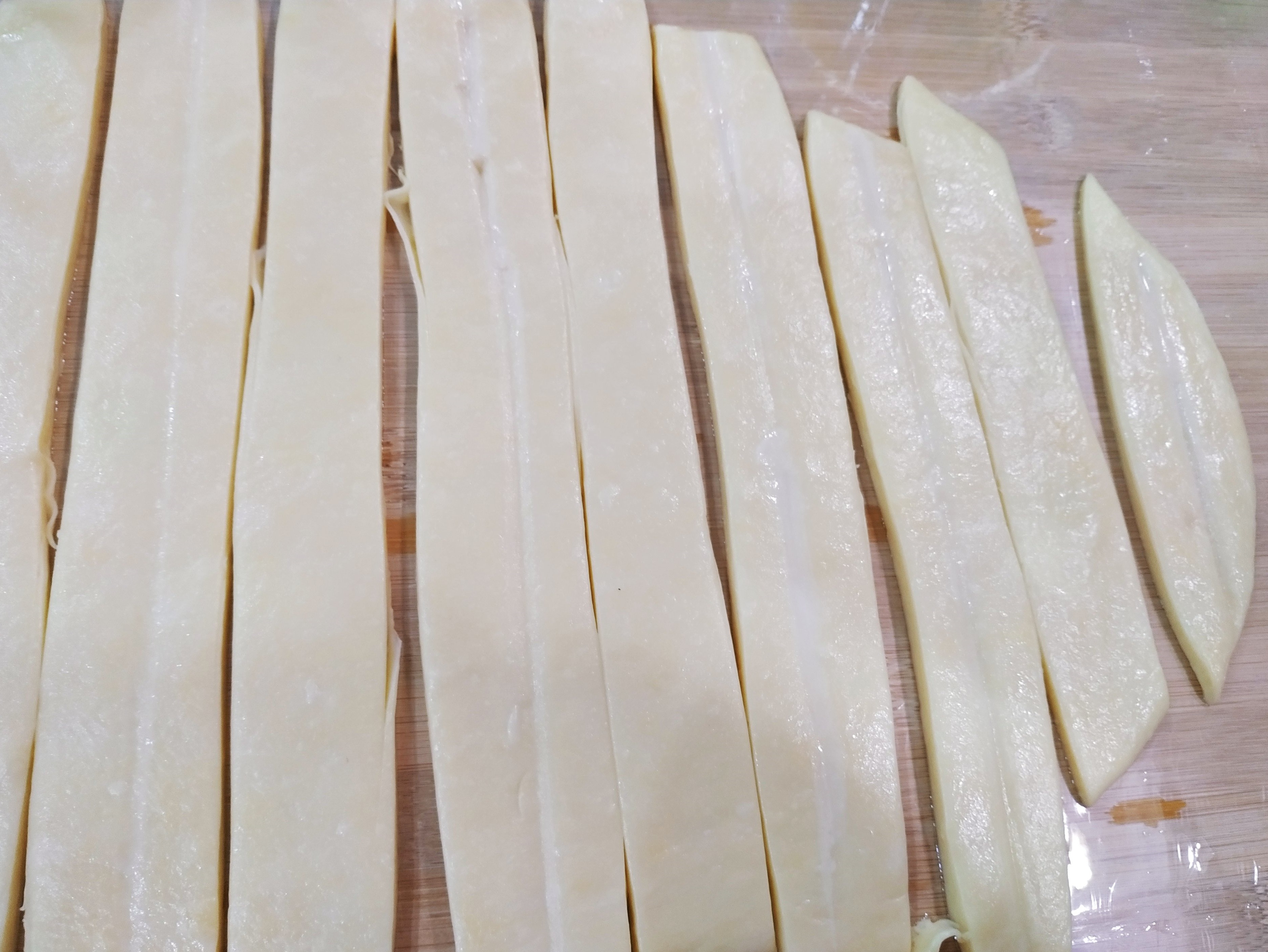 炸油条用脆皮油条粉还用放酵母吗,炸油条酵母碱油条店老板教你做法