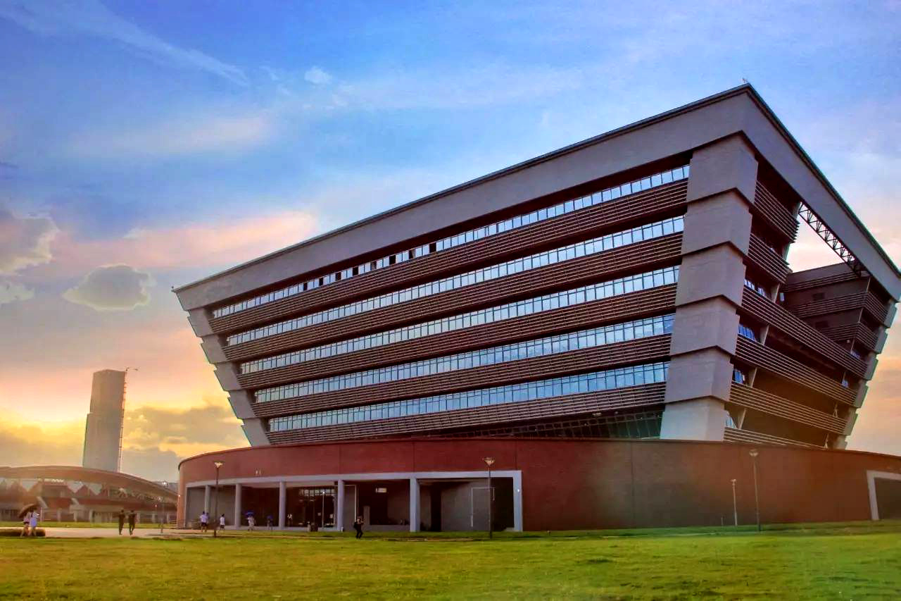 广东“最好”财经类大学,去年就业率98%,附20年招生录取表