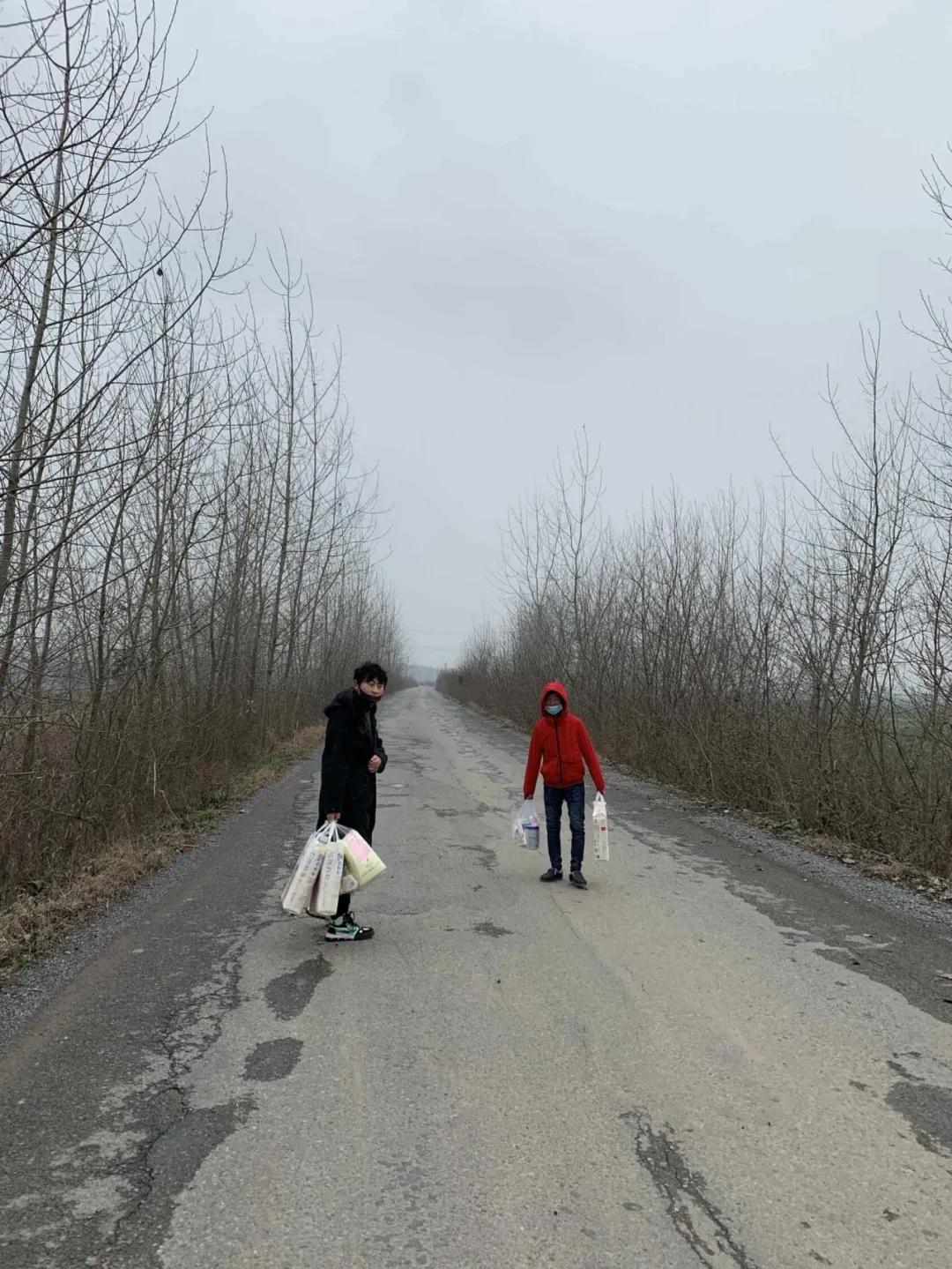 17口人吃了500斤大米被困,四川18口人一天吃多少