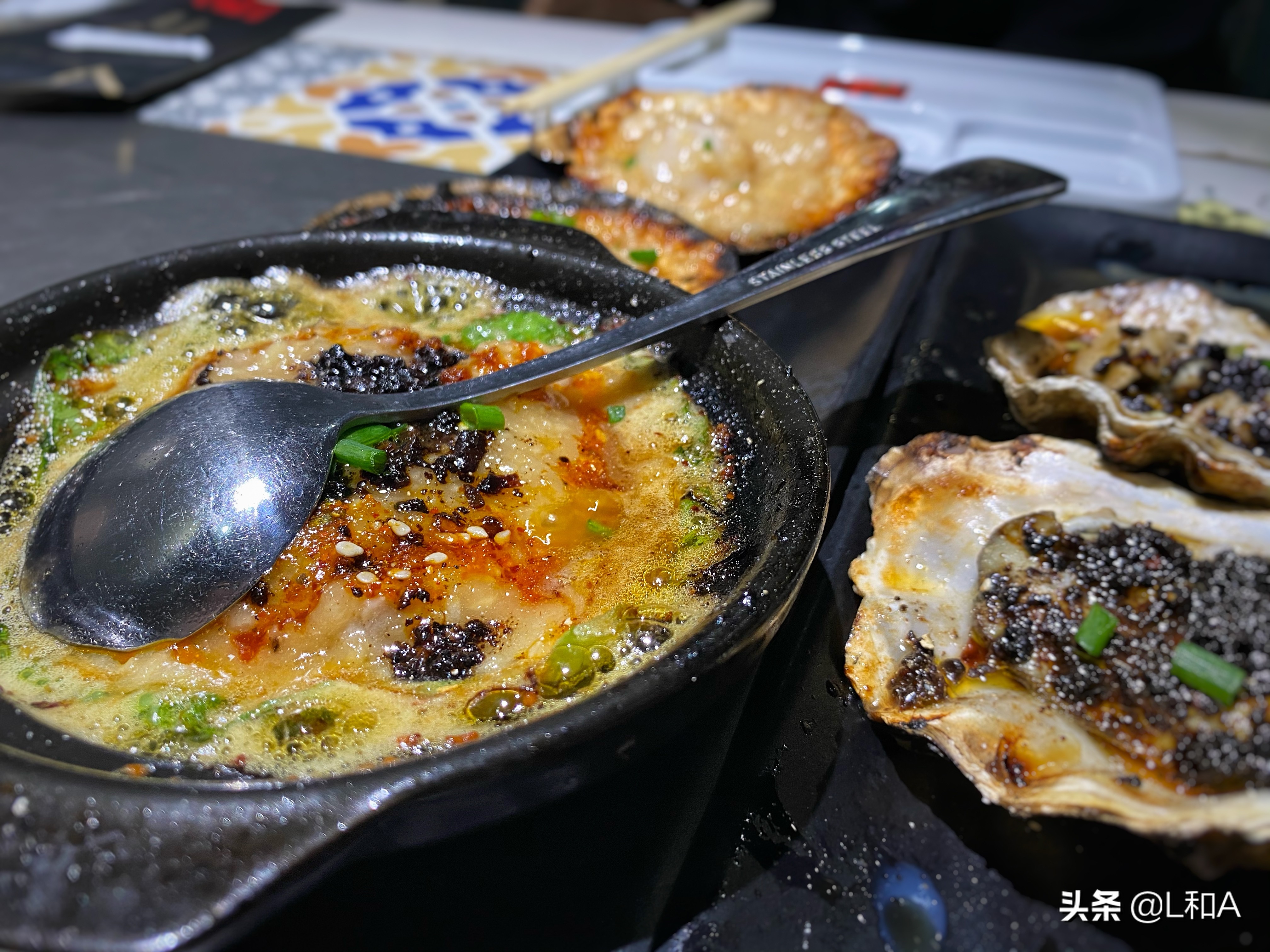 上海：桥梓湾的烧烤，青浦邻里们深夜光顾，猪脑煲吃到发出猪叫声