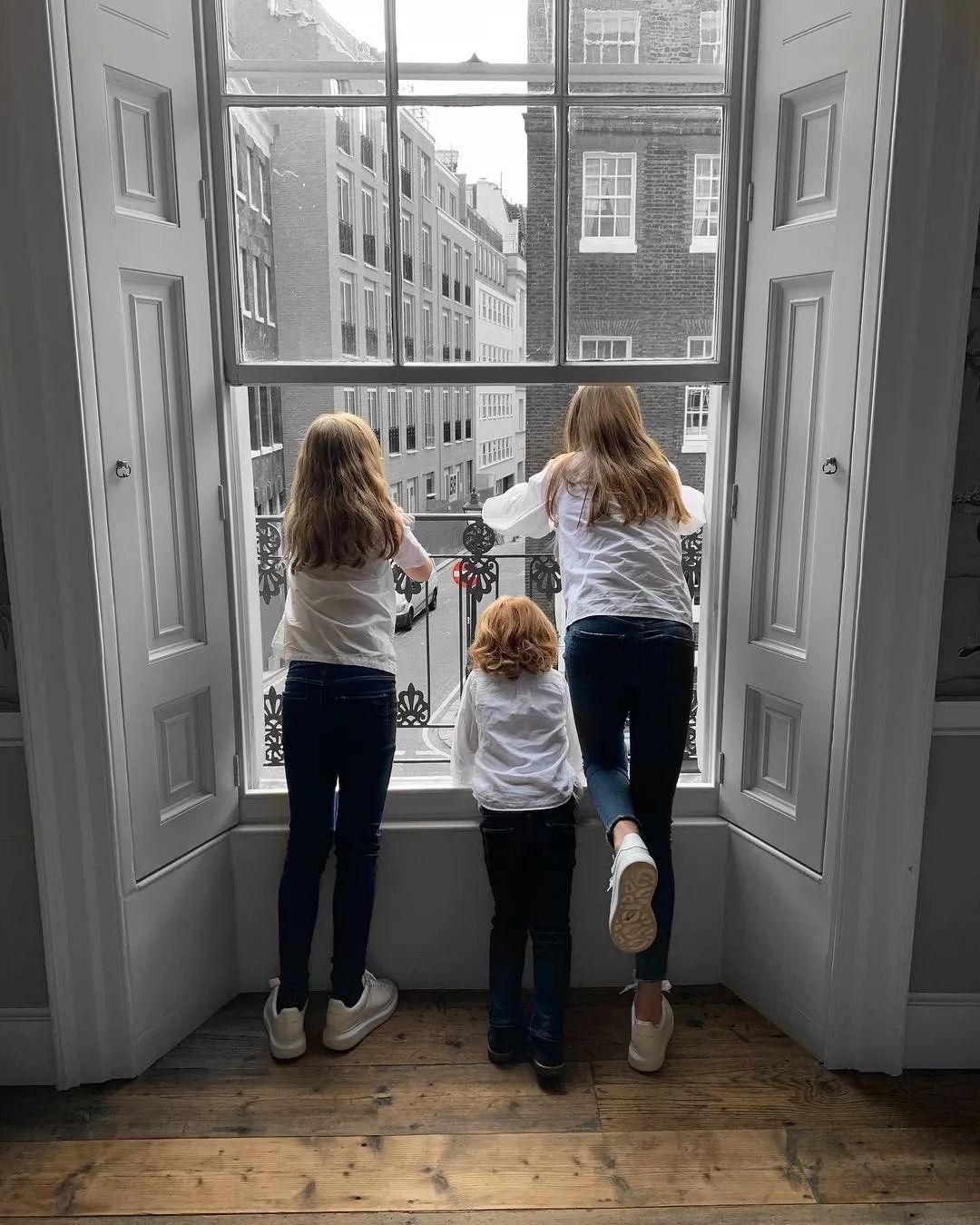 丹麦首富刚宣布把财产留给孩子们，4天后3个孩子就在爆炸中离去