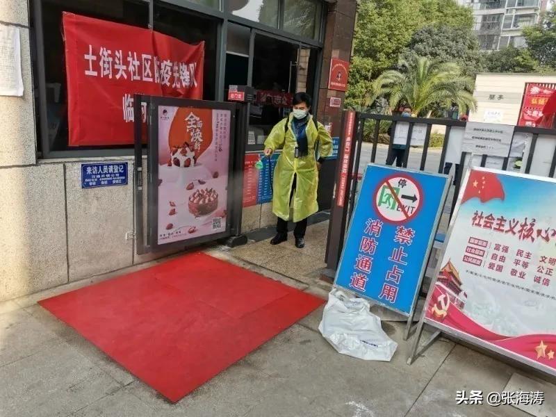 物业人坚守一线岗位,湖北宜昌市西陵物业