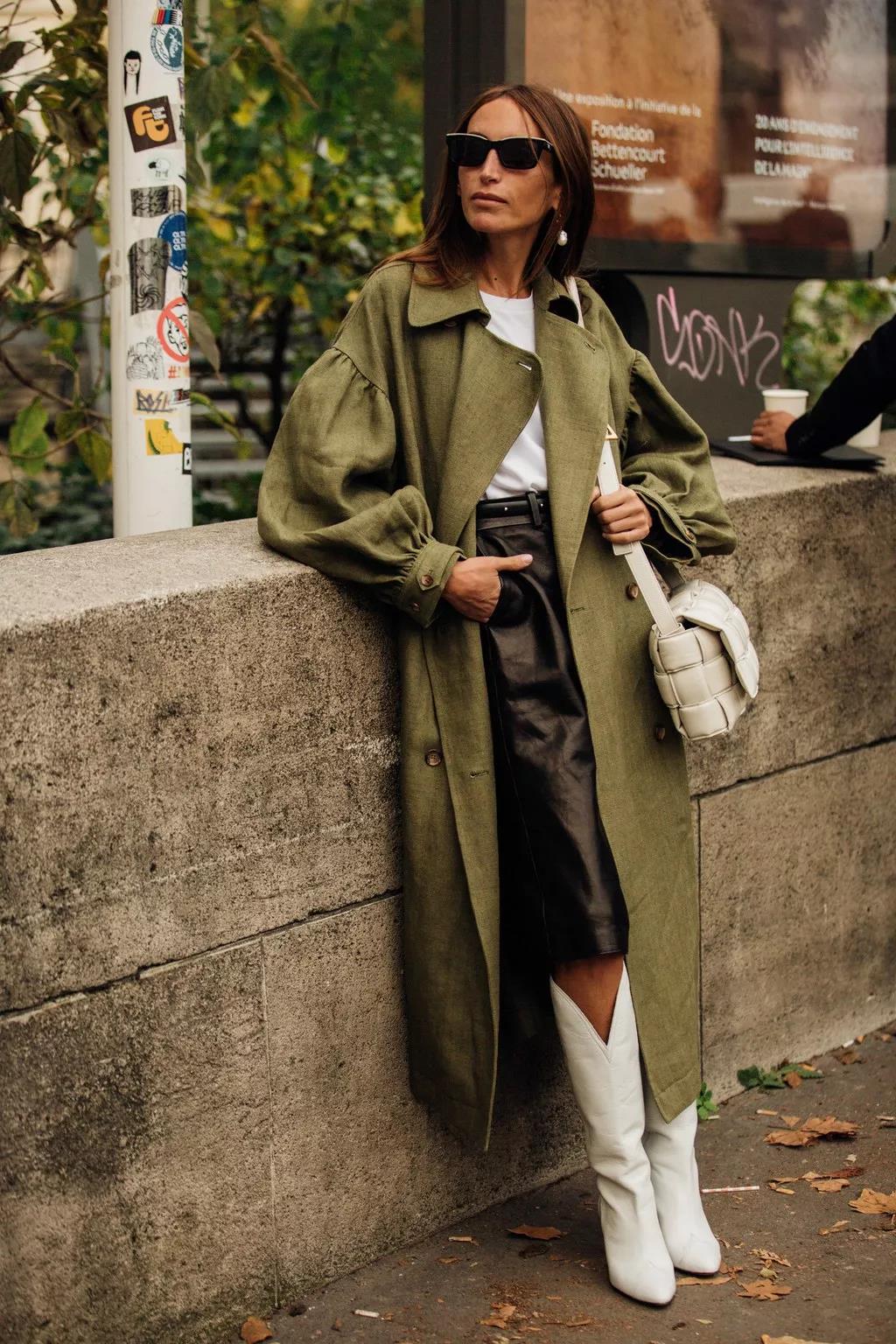 冬天靴子穿白色洋气还是黑色洋气,米白色靴子和黑色靴子