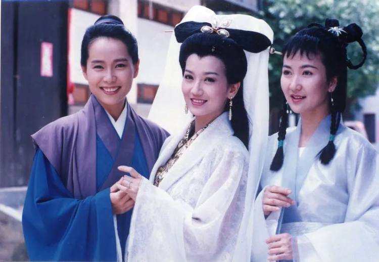 被迷住了！别总说白娘子了，这些美艳女妖，各个都撩