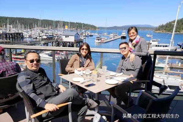 为了陪伴孩子放弃铁饭碗下海经商,一对夫妻一起上大学