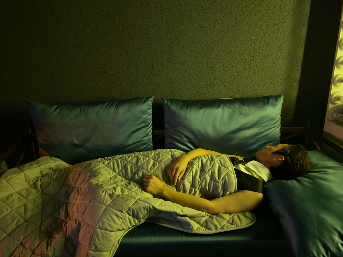 何炅回应睡几小时,何炅每天只睡4小时