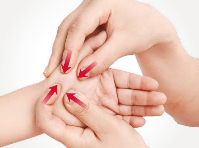 宝宝积食呕吐怎么吃,小孩吃多了积食呕吐最有效方法