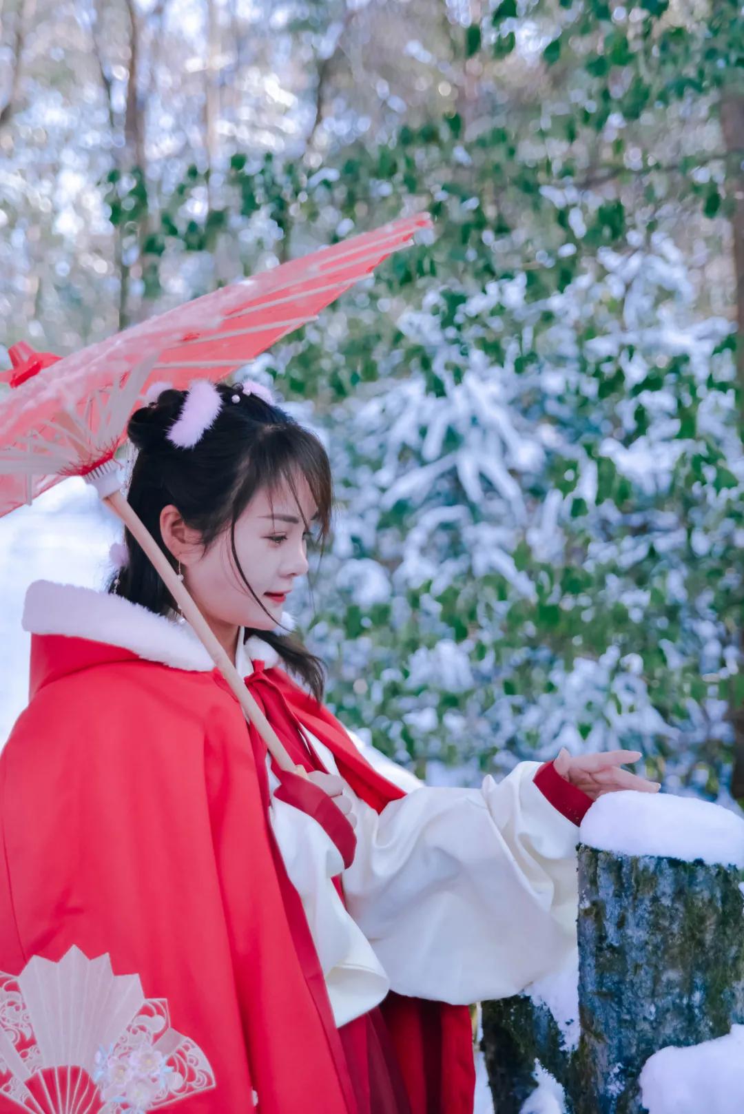 当汉服小姐姐在街上惊艳路人,又美丽又漂亮的汉服小姐姐