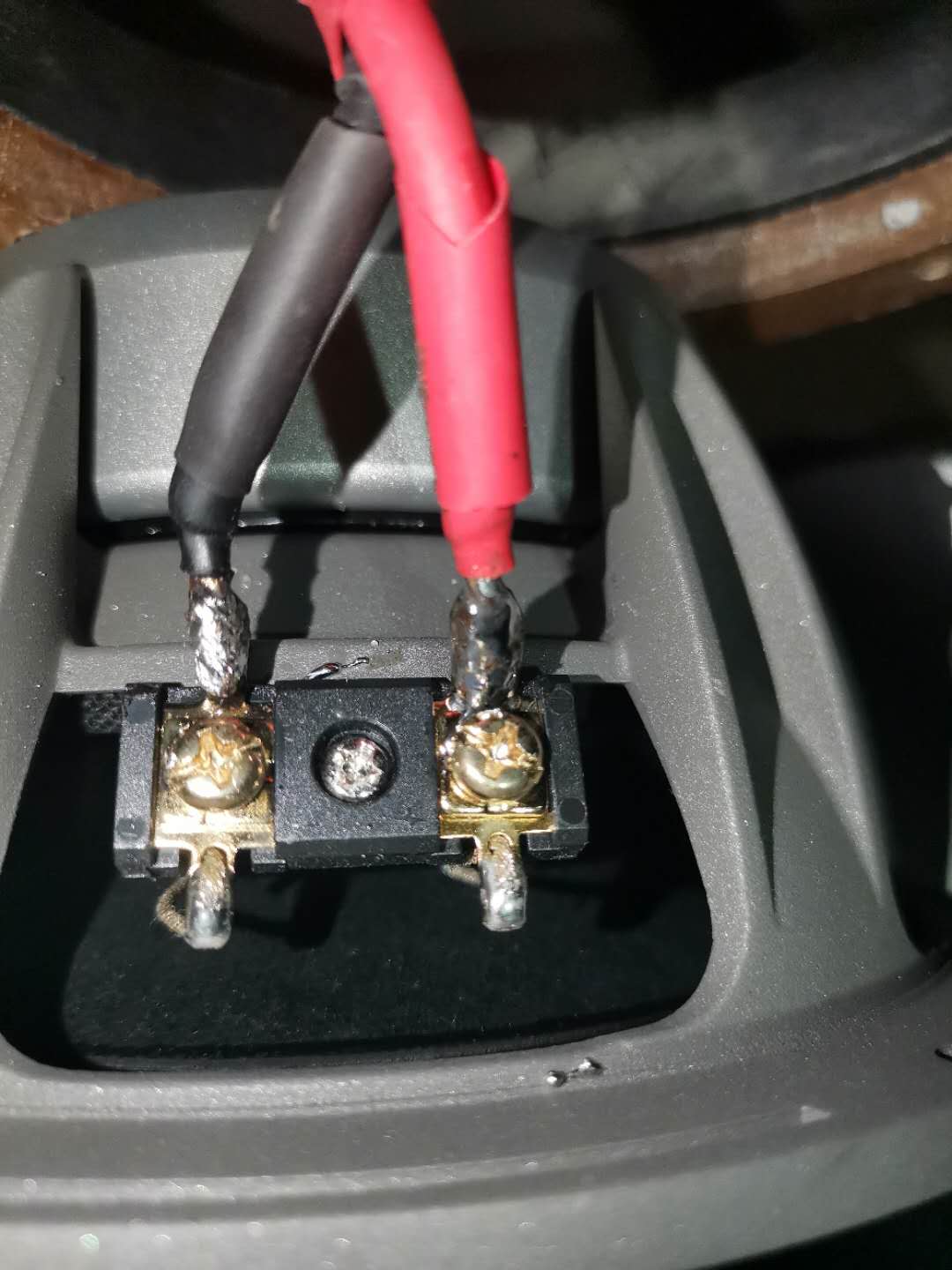 锐志改装音响多少钱,05丰田锐志原车音响