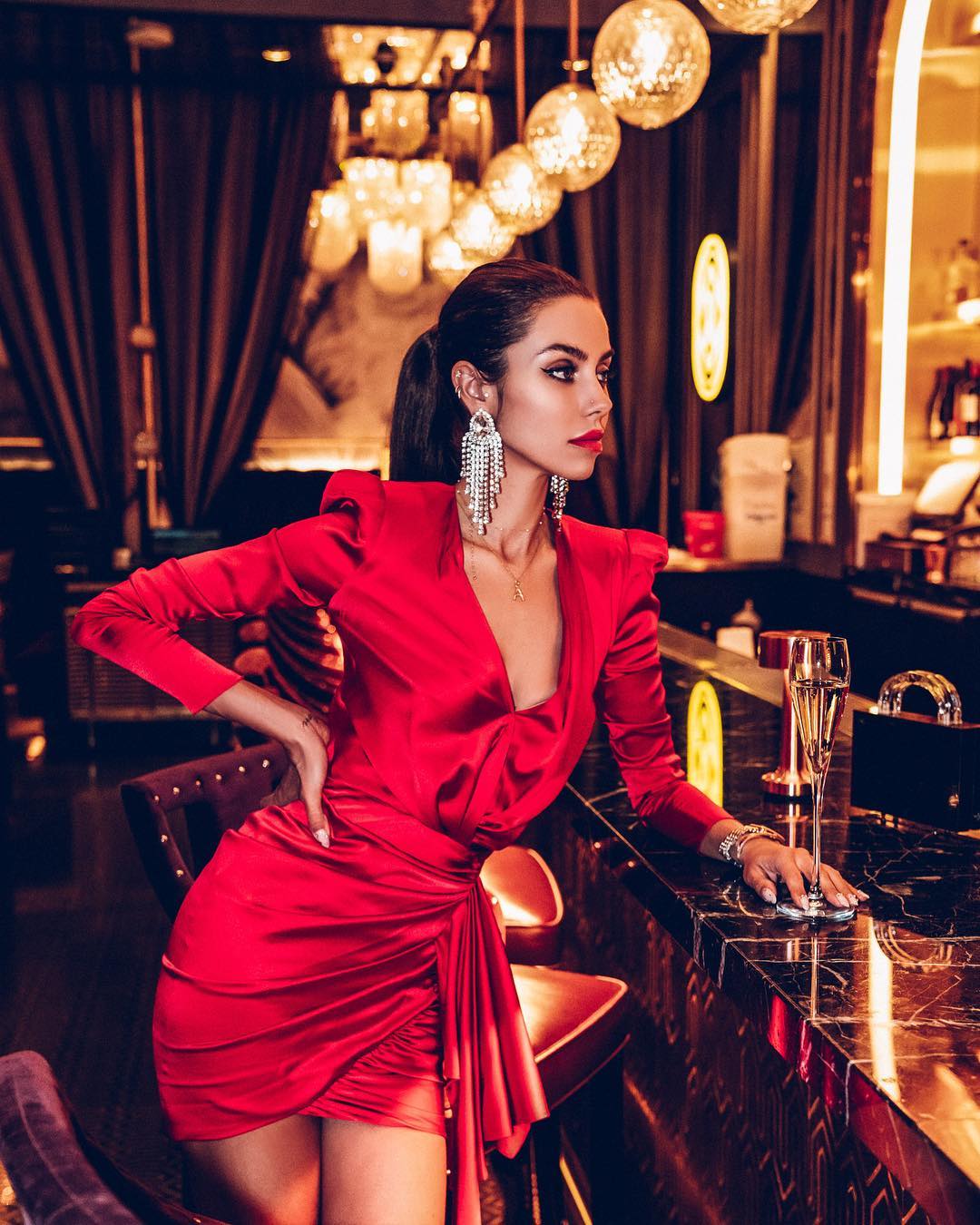 颜色鲜艳包臀裙半身裙中长款,包臀裙也可以穿得很美