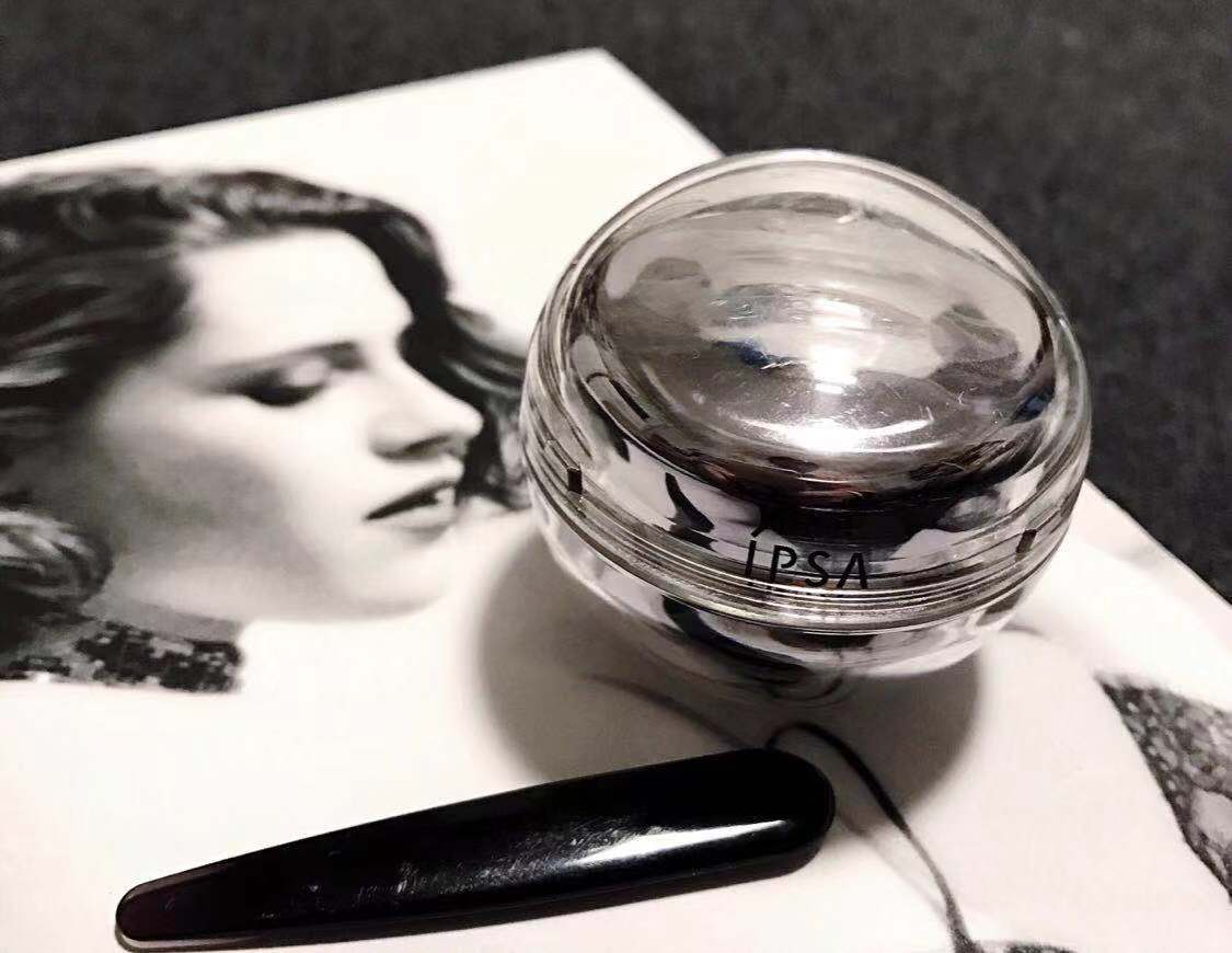 有句话说得好：美不美看脸，老不老看眼