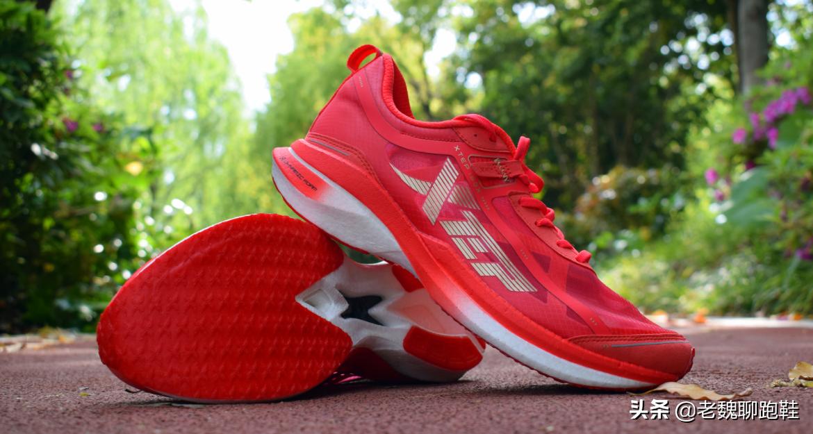 跑鞋不要买多少克的,新手选择轻的跑鞋还是稳定的跑鞋